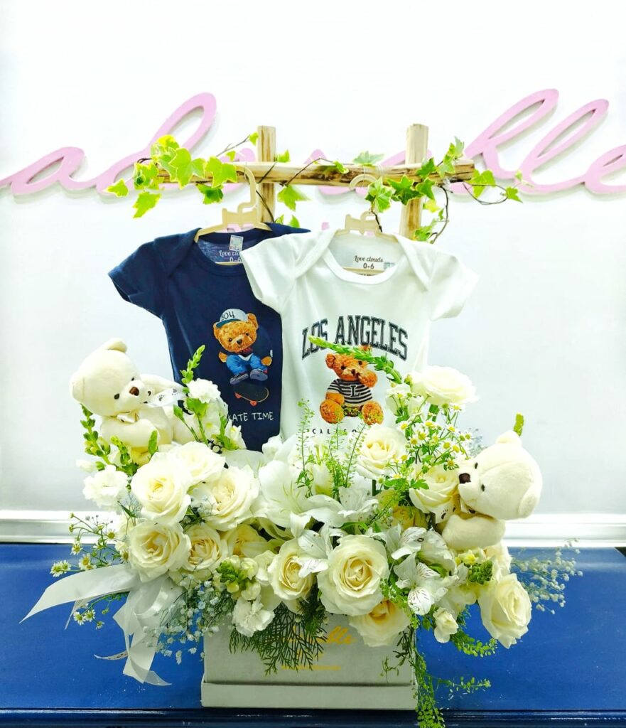 karangan bunga dan jumpsuit bayi No.10